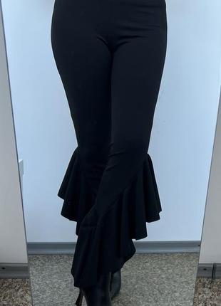 Стильні штани, логіни, чорні брюки з воланами від missguided8 фото
