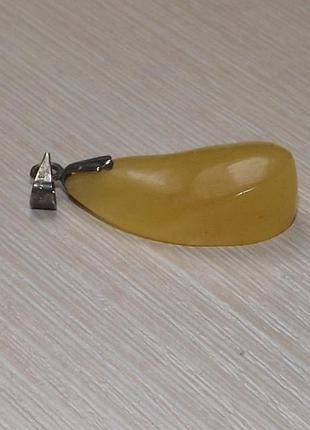 Янтарный кулон