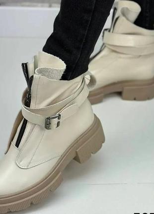 Стильні жіночі черевики на платформі натуральна шкіра застібка змійка колір бежевий декор пряжка розмір 40 (262 фото