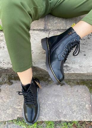 Женские ботинки мартинсы на флисе черные2 фото