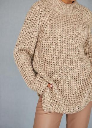 Теплый женский свитер объемной вязки с воротником4 фото