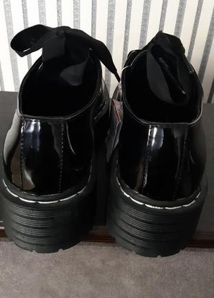 Туфлі - черевики лакові в стилі derby, martens на платформі3 фото
