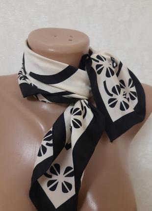 Отличительный небольшой платок d&amp;s