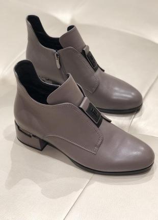 Демисезонные ботинки женские кожаные серые элегантные на каблуке a865-21c-h32 lady marcia 2986