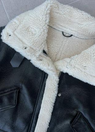 Дублёнка авиатор оверсайз эко кожа с овчинкой черная с белым шуба шубка теплая куртка кожанка косуха объемная8 фото