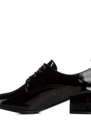 Туфли женские кожаные лаковые черные на толстом каблуке 1556т3 фото
