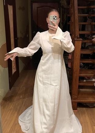 Винтажное свадебное платье со шлейфом1 фото