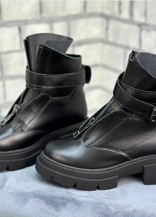 Стильные женские ботинки на платформе натуральная кожа застежка молния цвет черный декор пряжка размер 418 фото