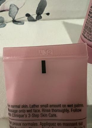 Clinique очищающая пенка для комбинированной и жирной кожи