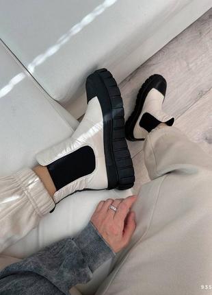 Чоботи жіночі