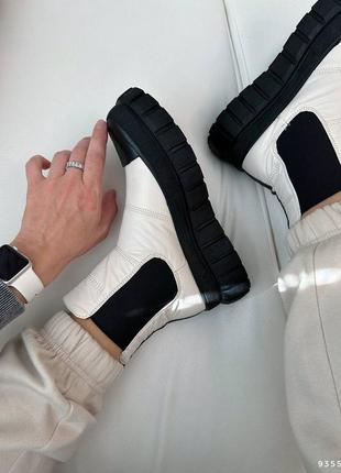 Чоботи жіночі