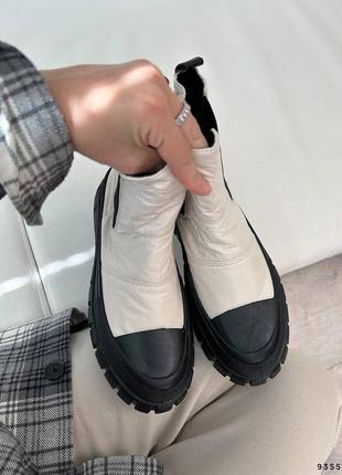 Чоботи жіночі