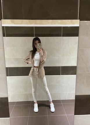 Джинсы молочные