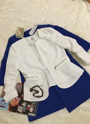 Белый пиджак amisu