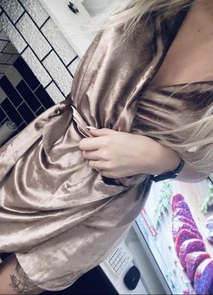 Святкова бархатна велюрова сукня на запах коротка золота бежева3 фото