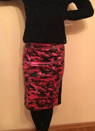 Модная юбка из яркого кожзама1 фото