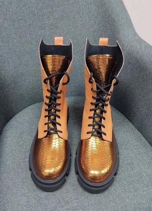 Дизайнерские ботинки берцы мартина натуральная кожа питон металлик зима демисезон2 фото