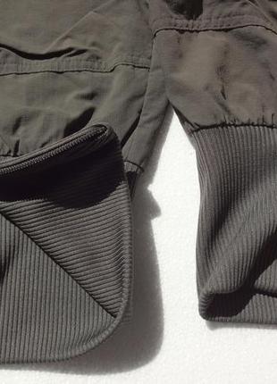 Спортивные капри с молниями и резинками внизу. clima365