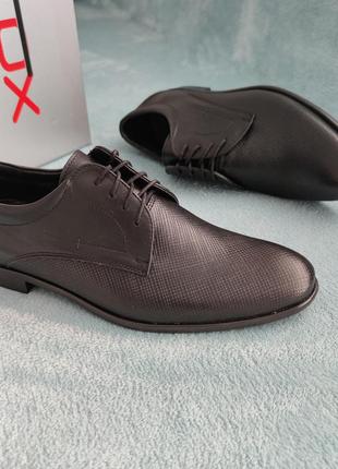 Європейська якість! шкіряні туфлі чорного кольору vitox 5365 фото