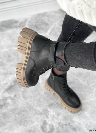 Женские зимние черные ботинки на шнурках натуральная кожа на бежевой тракторной подошве3 фото