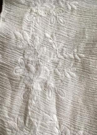 Белая блузка оверсайз с вышивкой4 фото