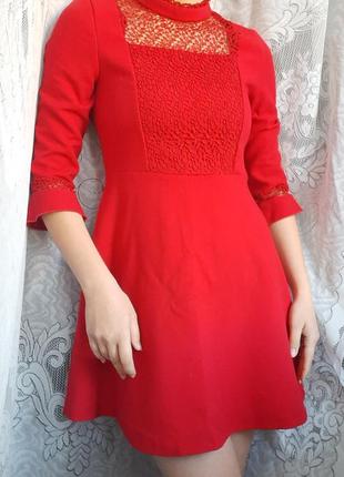 Красное платье с гипюром zara basic