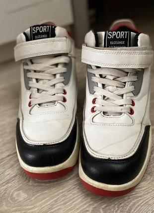 Утепленные кроссовки