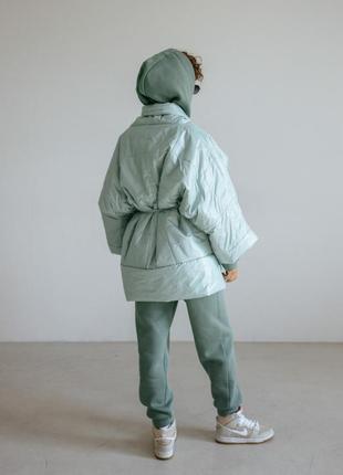 Куртка женская свободная оливковая с поясом демисезон5 фото