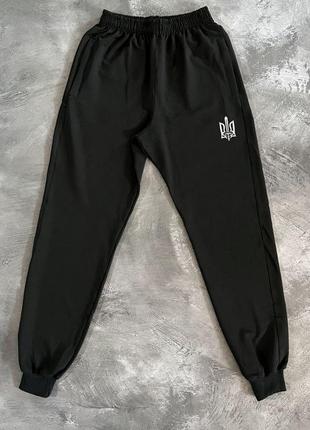 Черные базовые мужские спортивные штаны3 фото