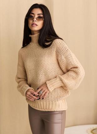 Жіночий светр в'язаний стильний бежевий теплий з коміром
