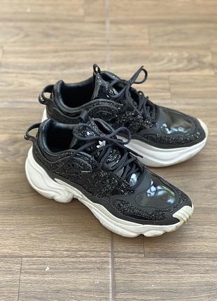 Кроссовки adidas