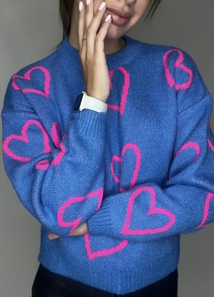 Женский пуловер синий с сердцами8 фото