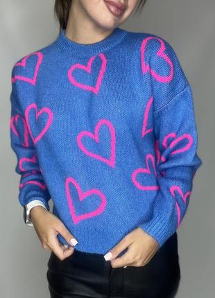 Женский пуловер синий с сердцами7 фото
