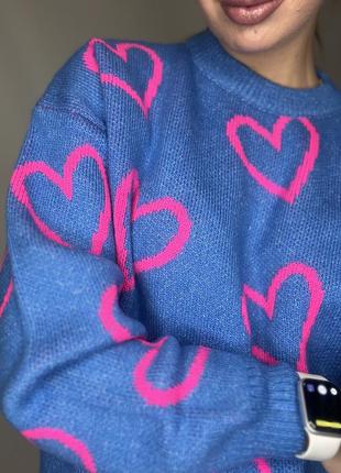 Женский пуловер синий с сердцами6 фото