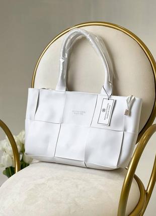 Брендова сумка bottega veneta arco tote white1 фото