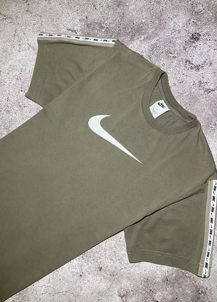 Футболка nike з лампасами3 фото