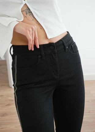Черные джинсы с лампасами4 фото