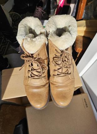 Жіночі коричневі зимові чоботи на хутрі2 фото