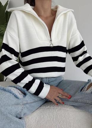 Мягкий полосатый свитер молочного цвета с шерстью в составе