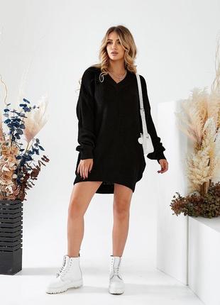 Светр - туніка в стилі оверсайз.