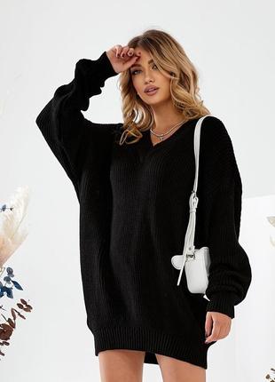 Светр - туніка в стилі оверсайз.