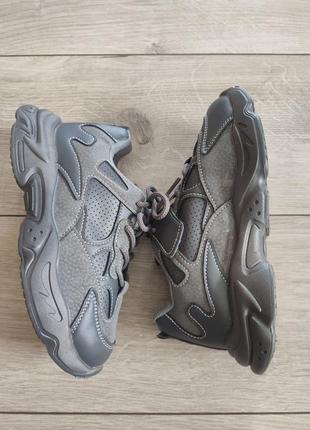 Кросівки нові 36 р.2 фото