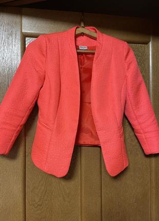 Піджак коралового кольору розмір с
