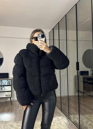 Тепла, мʼяка сучасна трендова та неймовірно приємна на дотик чорна куртка барашек🚀 2023