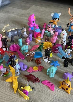 Фигурки киндер и не только 65 штук  разные персонажи disney