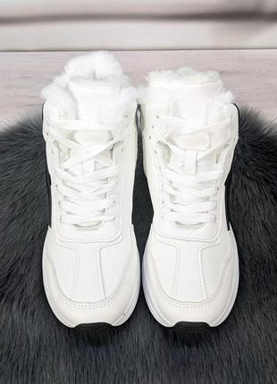 Ботинки женские зимние спортивного типа белые на меху 42657 фото