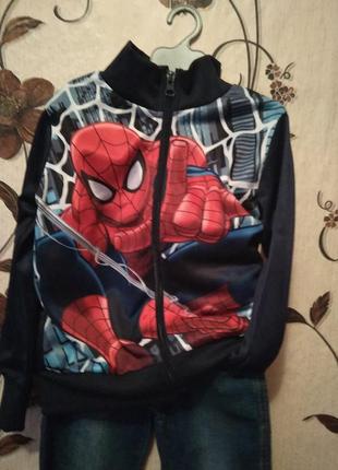 Спортивная кофта супергероя