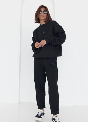 Стильний та теплий спортивний костюм