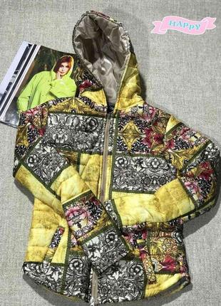 Демесезонная курточка с ярким принтом1 фото