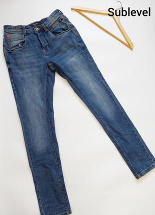 Мужские синие джинсы скинны на пуговицах от бренда sublevel